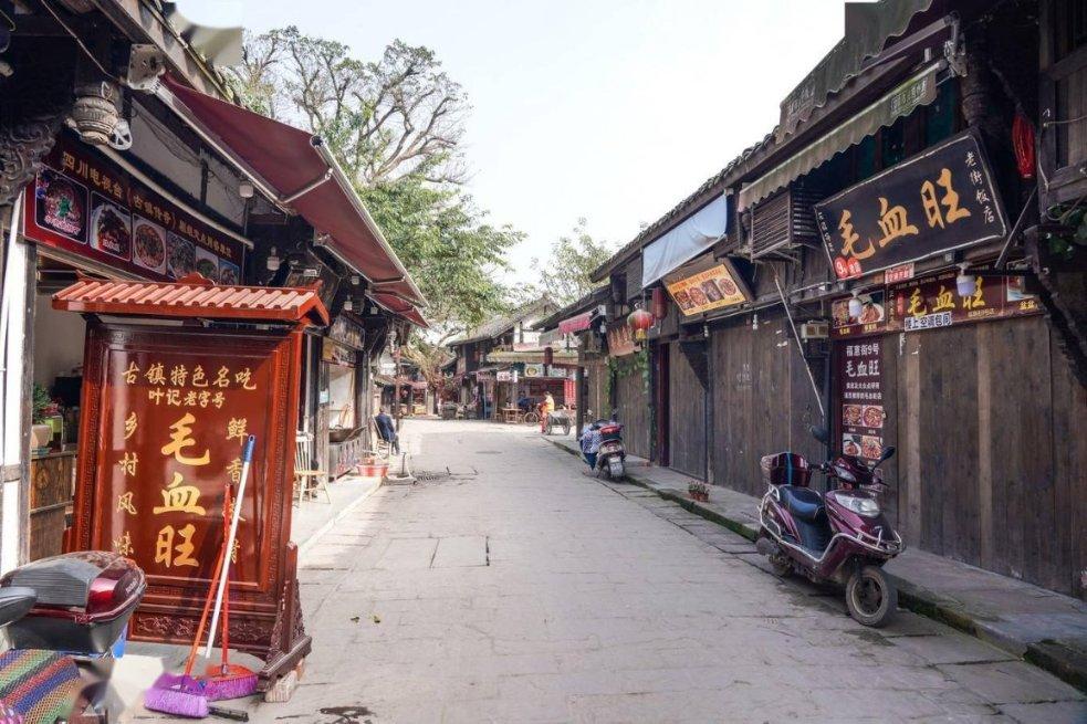 我为群众办实事|儿童医院外摊贩占道影响通行 莲湖城管:批评教育 引导进入规范市场